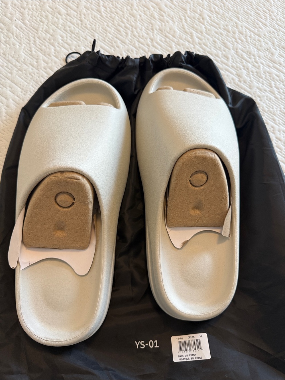 Yeezy Slide Sandals in Cream Sz 12 New